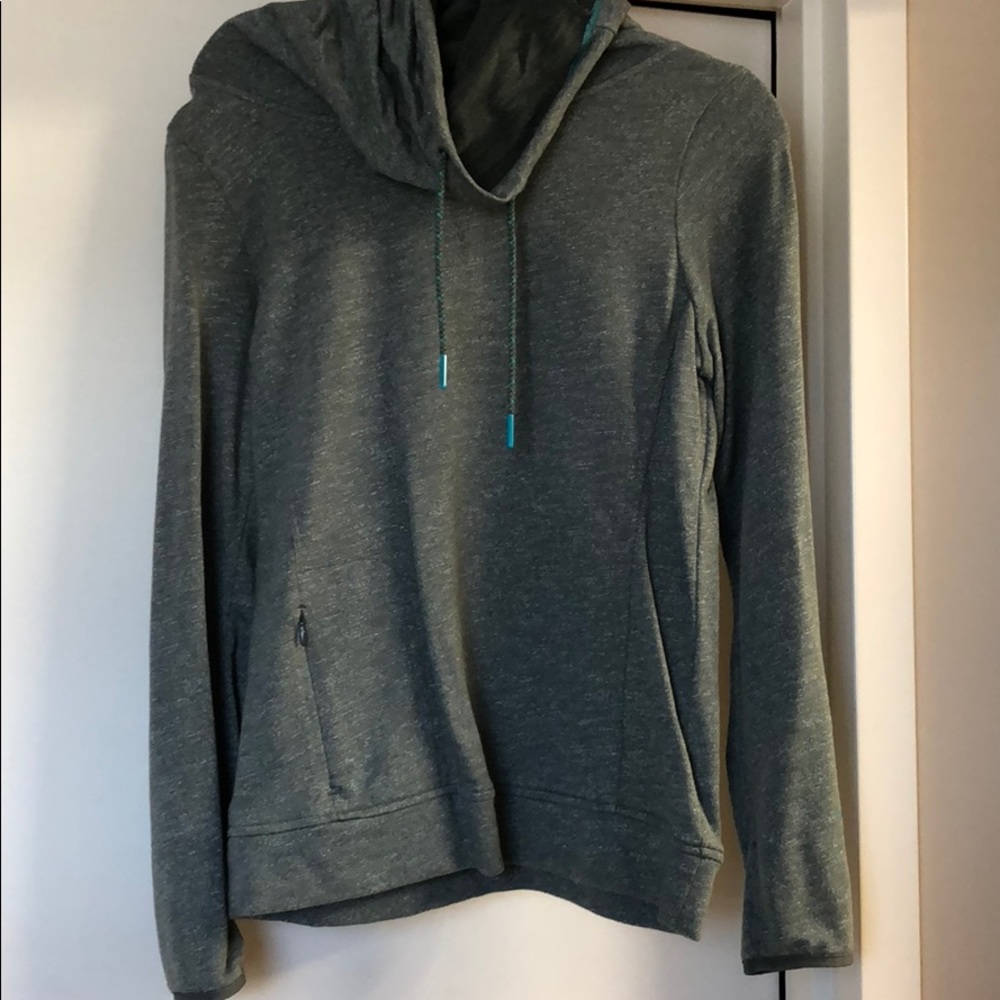 The north face pull over